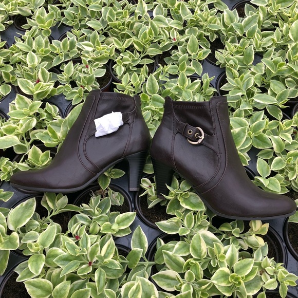 Life stride brown booties - Picture 1 of 6